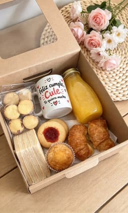 Desayuno sorpresa con taza personalizada