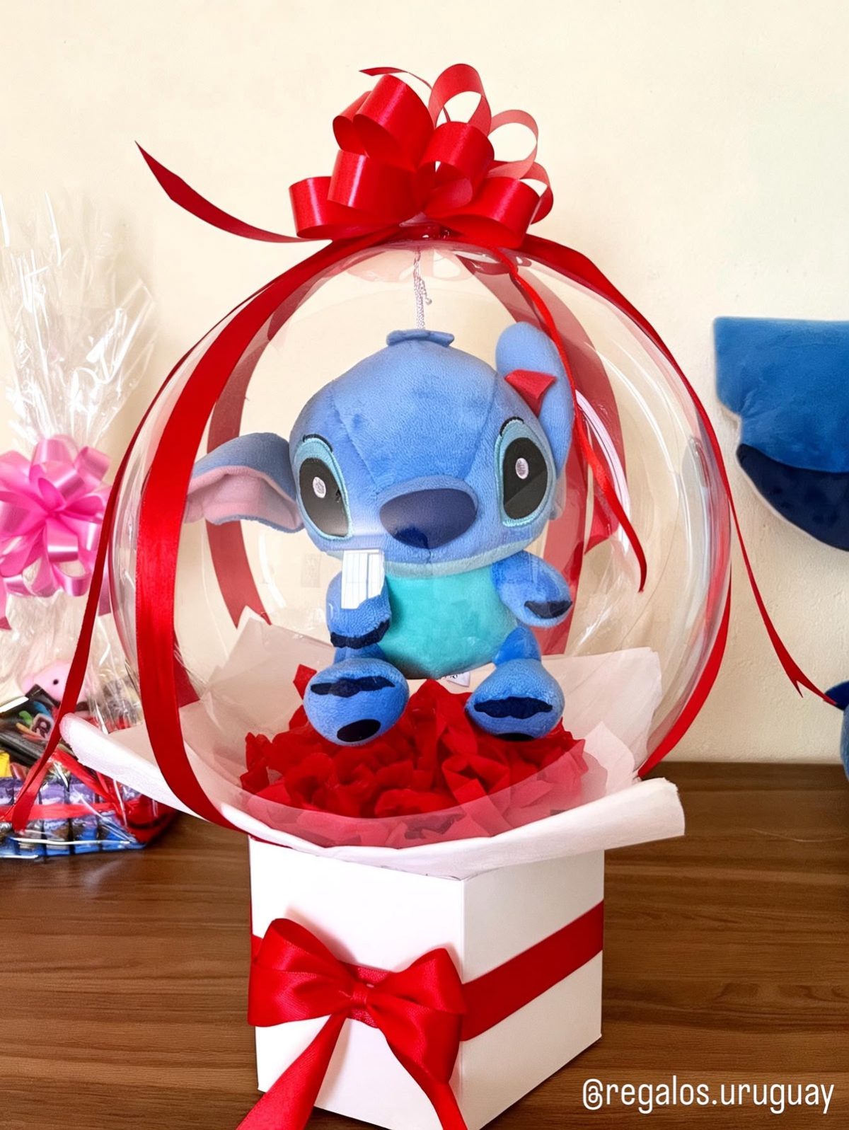 Globo burbuja con Stitch y caja de regalo